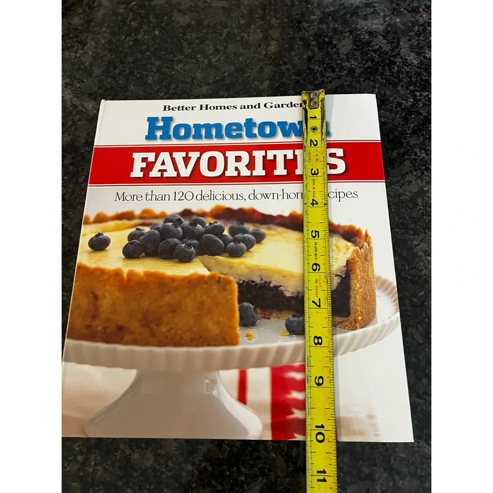 Better Homes and Gardens Hometown Favorites Cookbook‎ 120+ Recipes 2009